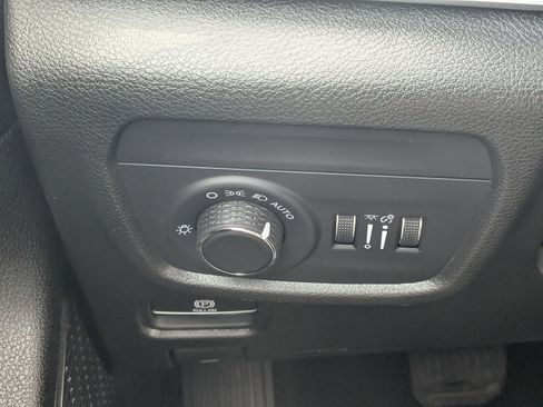 Used 2025 Jeep Grand Cherokee Altitude image 16