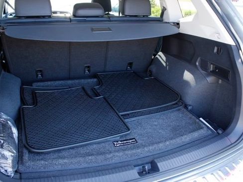 Used 2023 Volkswagen Tiguan SE w/ Panoramic Sunroof Package AWD/4WD image 5