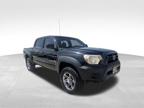 Used 2014 Toyota Tacoma PreRunner w/ Convenience Package RWD image 3