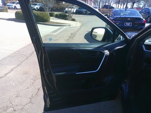 Used 2023 Toyota RAV4 LE image 17