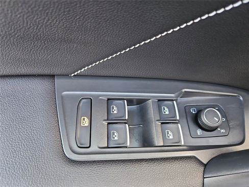 Certified 2023 Volkswagen Tiguan SEL R-Line image 14