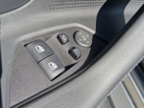 Used 2025 BMW 230i 230i w/ Convenience Package image 21