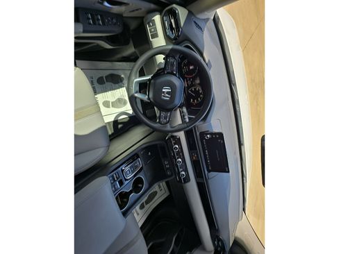 Used 2025 Honda Pilot EX-L image 9