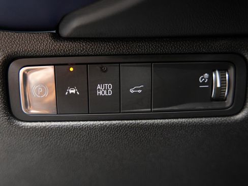 Used 2025 Chevrolet Equinox EV LT w/ Convenience Package image 26