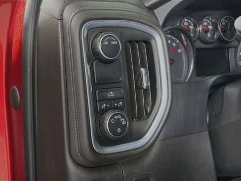Used 2022 Chevrolet Silverado 1500 LT image 12