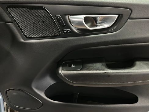 Used 2022 Volvo XC60 T8 Inscription w/ Advanced Package image 18