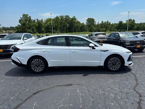 New 2025 Hyundai Sonata Limited image 2