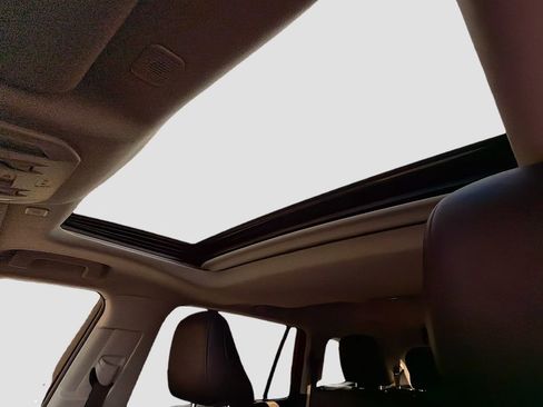 Used 2023 Toyota Highlander XLE FWD image 28