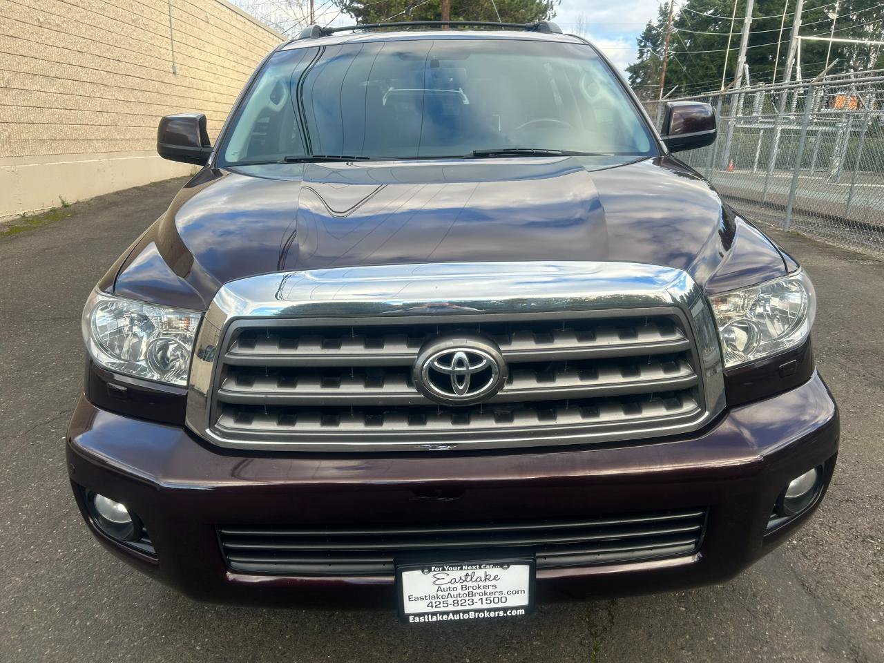 Used 2016 Toyota Sequoia SR5 w/ Premium Package AWD/4WD image 2