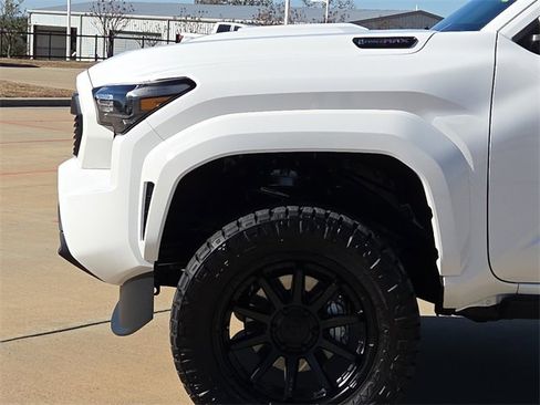 Used 2025 Toyota Tacoma TRD Sport image 5