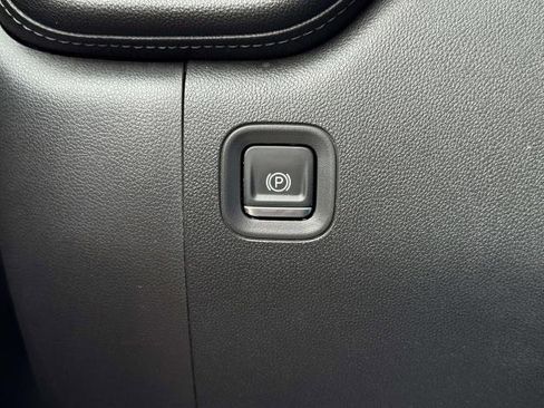 Used 2020 Chevrolet Silverado 1500 LT w/ LT Value Package image 18