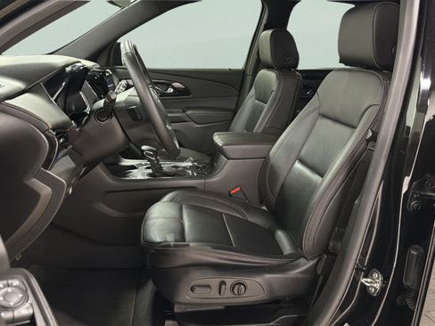 Used 2023 Chevrolet Traverse RS FWD image 18