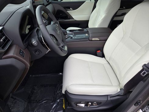 New 2026 Lexus LX 700h Luxury image 6