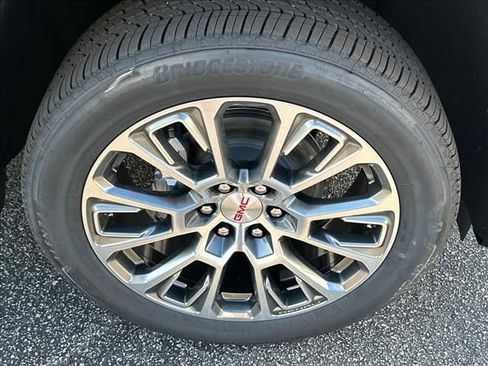 New 2026 GMC Yukon Denali w/ Denali Reserve Package AWD/4WD image 15