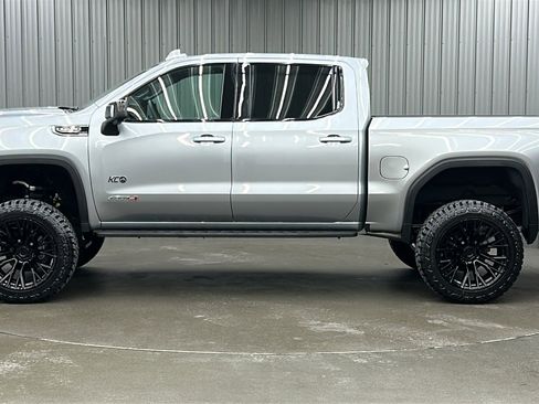 Used 2025 GMC Sierra 1500 AT4 w/ AT4 Premium Package image 2