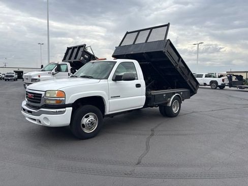 Used 2004 GMC Sierra 3500 SLE AWD/4WD image 1