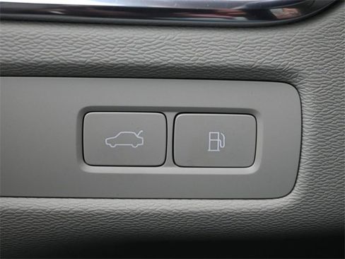 Used 2024 Volvo XC60 T8 Plus w/ Protection Package Premier image 28