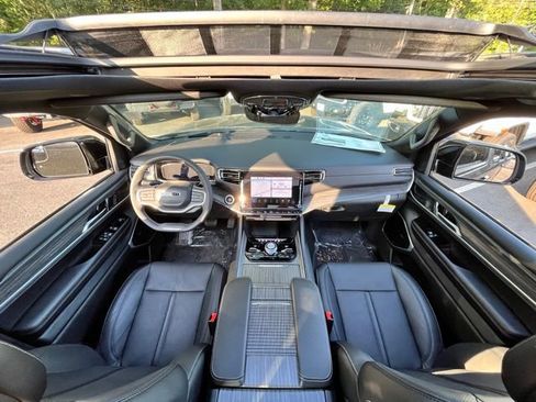 Used 2023 Jeep Wagoneer Series III w/ Premium Group I image 34