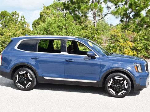 Used 2023 Kia Telluride EX FWD image 8