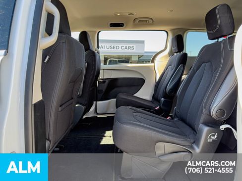 Used 2023 Chrysler Voyager LX FWD image 15
