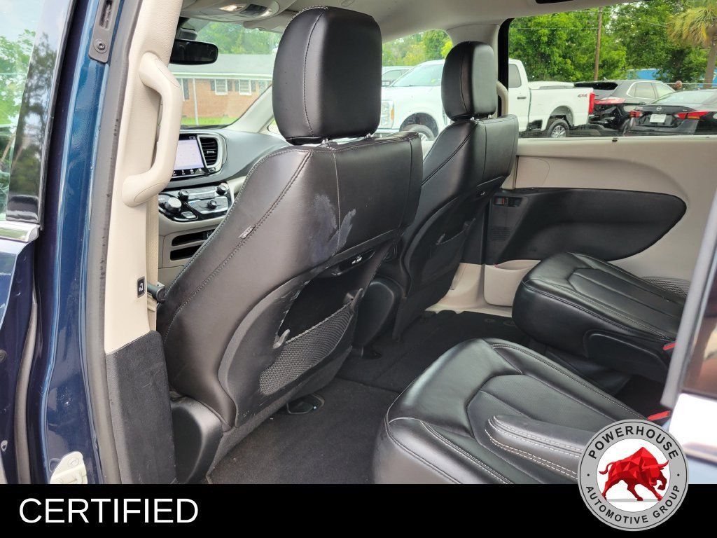 Used 2023 Chrysler Pacifica Touring-L FWD image 16