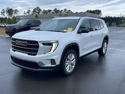Used 2024 GMC Acadia Elevation w/ Luxury Package FWD image 3
