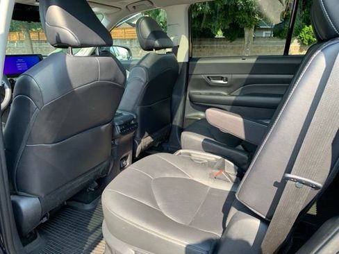 Used 2024 Toyota Grand Highlander AWD image 16