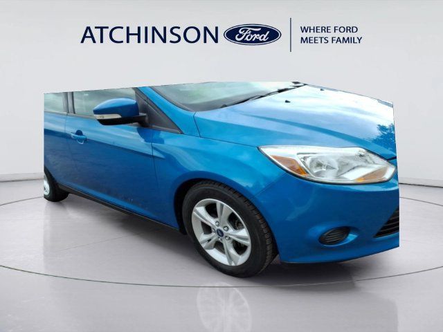 Used 2014 Ford Focus SE w/ SE Winter Package FWD image 4