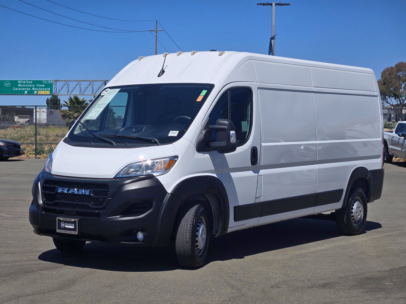 Used 2025 RAM ProMaster 2500 w/ Convenience Group FWD image 3