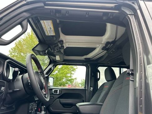 Used 2024 Jeep Gladiator Rubicon w/ Safety Group AWD/4WD image 19