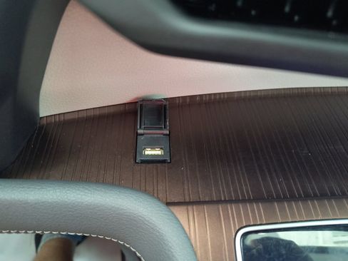 Used 2024 Toyota Sienna XLE FWD image 21