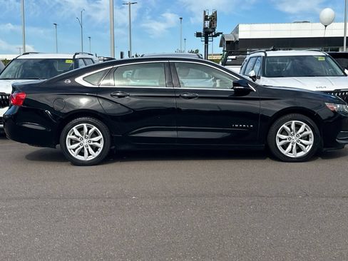 Used 2017 Chevrolet Impala LT w/ Convenience Package FWD image 3
