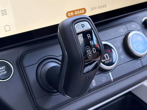 New 2026 Land Rover Defender 110 X-Dynamic SE AWD/4WD image 17