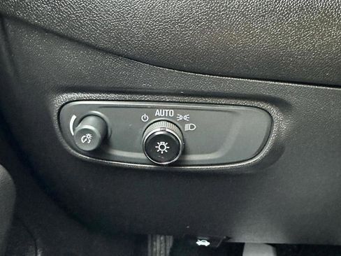 Used 2021 Chevrolet Equinox LT AWD/4WD image 23