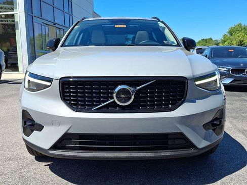 Certified 2026 Volvo XC40 B5 Plus AWD/4WD image 2