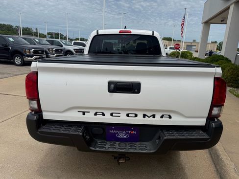Used 2022 Toyota Tacoma SR RWD image 7