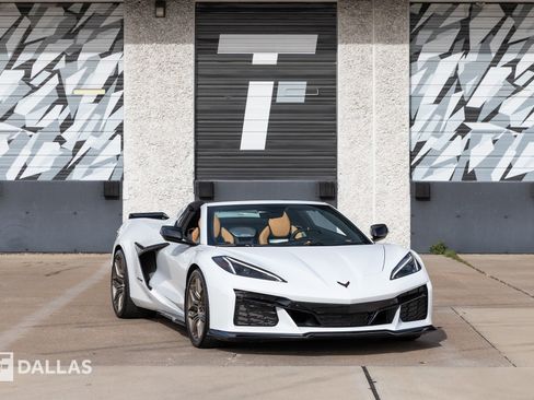 Used 2023 Chevrolet Corvette Z06 image 1