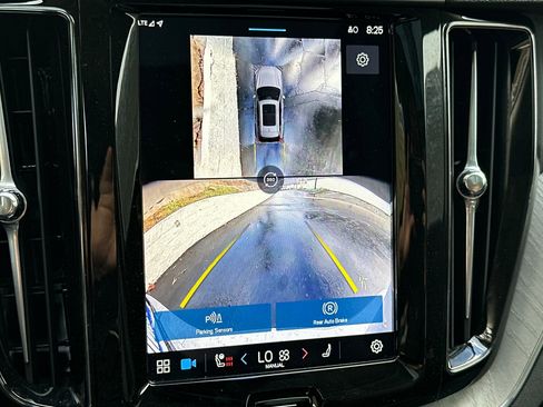 Certified 2025 Volvo XC60 B5 Plus image 24