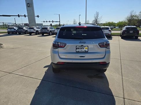 Used 2025 Jeep Compass Limited image 12