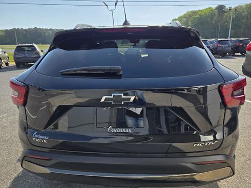 Used 2024 Chevrolet Trax ACTIV image 6