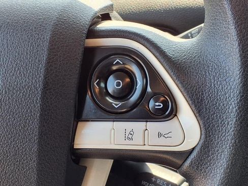 Used 2018 Toyota Prius Two image 18