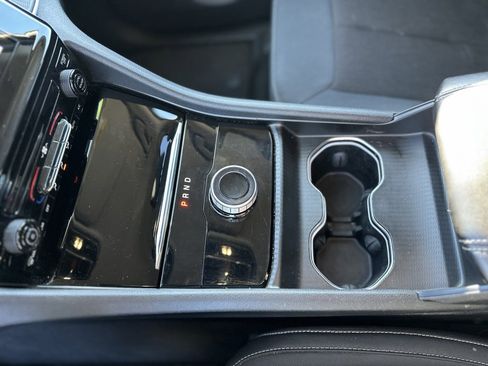 Used 2024 Jeep Grand Cherokee Laredo image 21