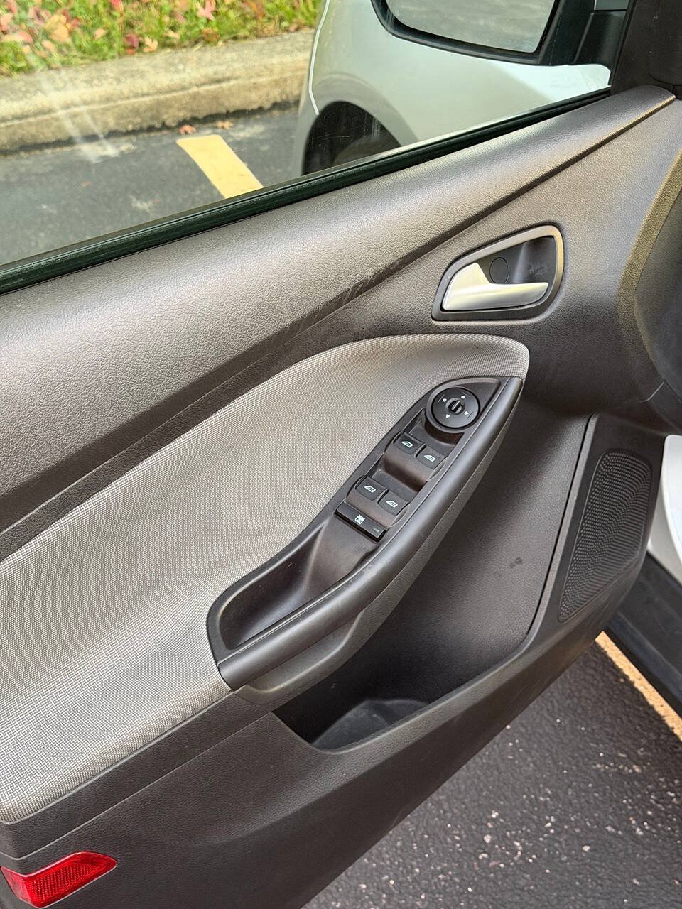 Used 2013 Ford Focus SE FWD image 12