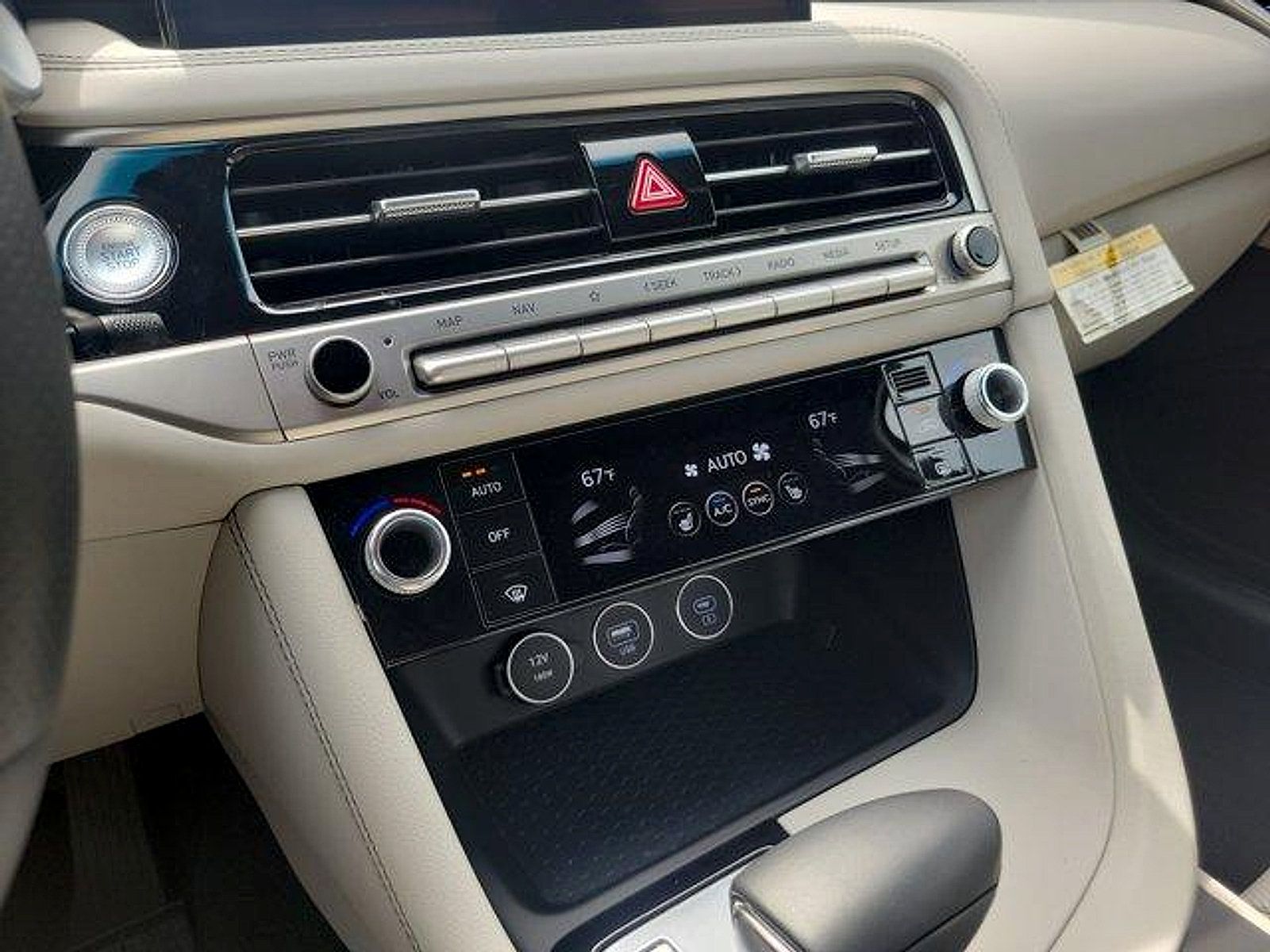 Used 2025 Genesis G70 2.5T RWD image 27