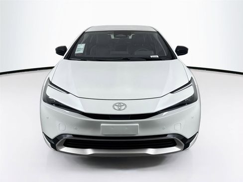 Used 2025 Toyota Prius Plug-In Hybrid image 8