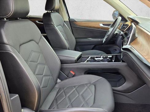 Used 2024 Volkswagen Atlas SE w/ Black Wheel Package FWD image 23