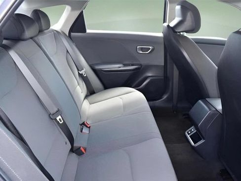 Used 2025 Kia K4 FWD image 2