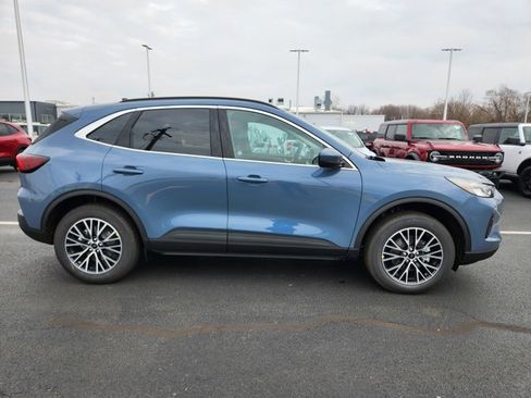 New 2026 Ford Escape SE image 32
