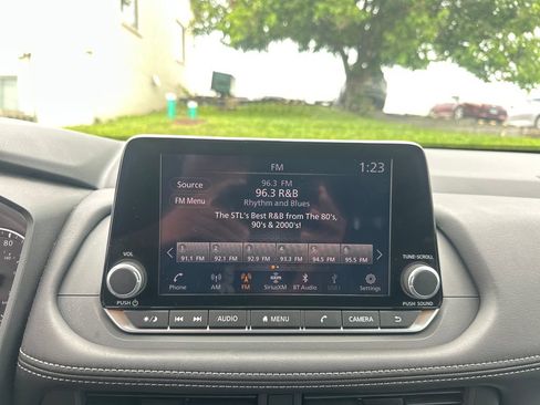 Used 2025 Nissan Rogue SV w/ SV Premium Package FWD image 29