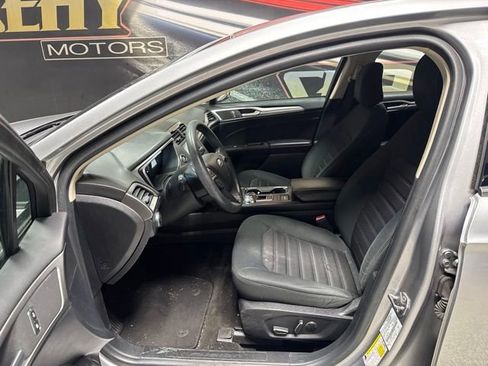 Used 2020 Ford Fusion SE FWD image 4